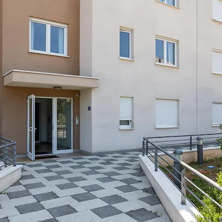 Flora Luxury Apartment